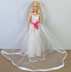 Barbie | 2009 I Can Be Bride Doll (Flaw)